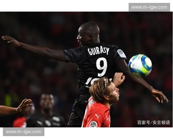 多特蒙德吉拉西支点作用 背身做球激活拜尔前插的战术设计